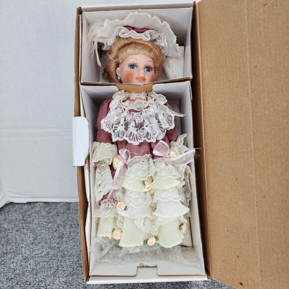 Porcelain Anastasia "Missy" Fine Bisque Cynthia Woodie Heritage Dolls 12" Tall - Picture 3 of 15